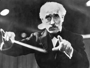 Italian conductor Arturo Toscanini (1867 - 1957) conducts the NBC Symphony Orchestra in a televised recording of Verdi's 'Hymn of the Nations', 1944. (Photo by Fox Photos/Hulton Archive/Getty Images)